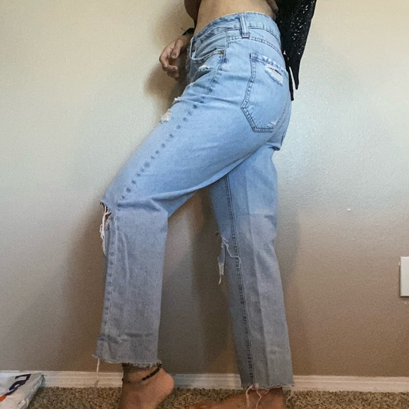 Garage Style High Rise Distressed Light Wash Jeans Size 27 - Picture 2 of 6